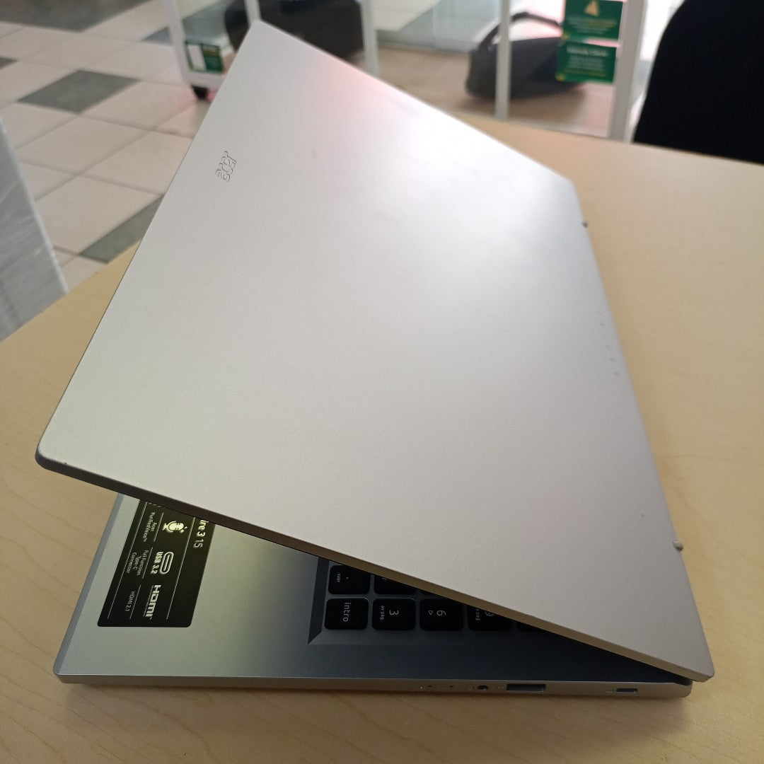 LAPTOP ACER ASPIRE 3 A315-24P-R841 (2023) 512 GB SSD 8 GB RAM (SEMINUEVO)