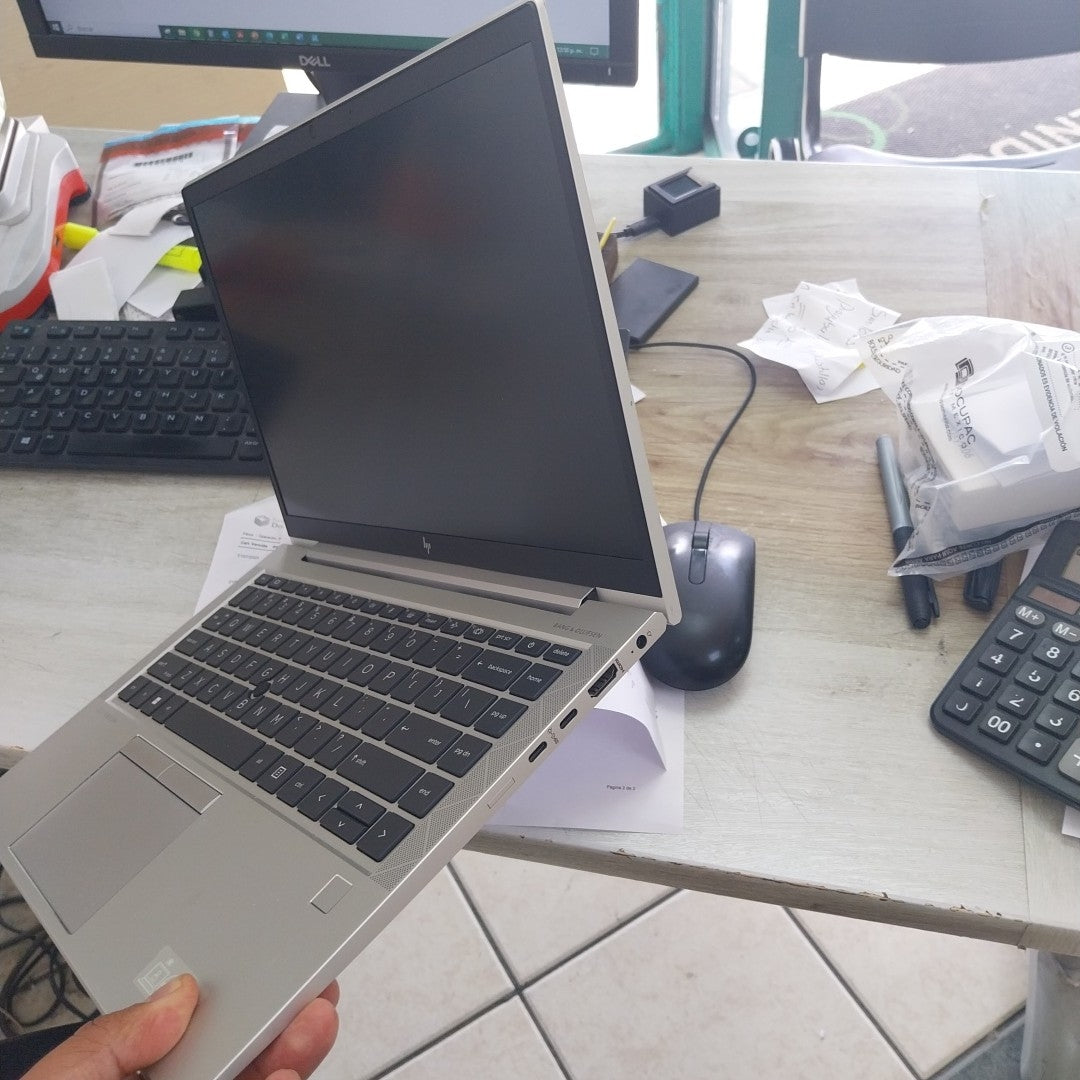 LAPTOP HP ELITEBOOK 845 G8 (2022) 256 GB SSD 16 GB RAM (SEMINUEVO)