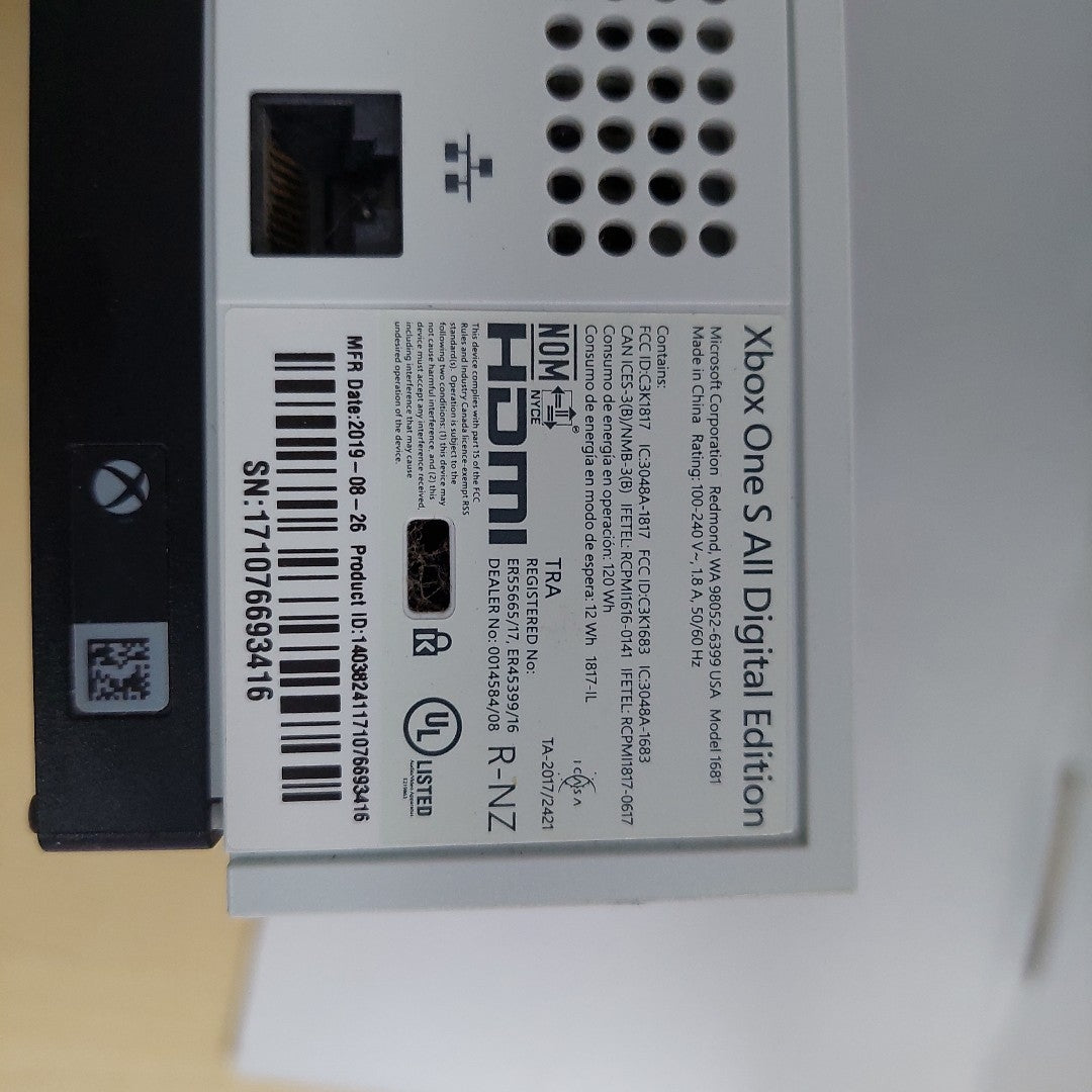 CONSOLA DE VIDEOJUEGO MICROSOFT XBOX ONE S 1 TB (SEMINUEVO)