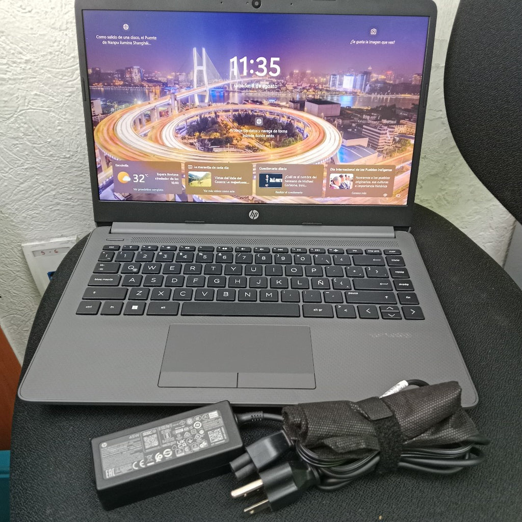 LAPTOP HP 245 G9 (2024) 512 GB SSD 8 GB RAM (SEMINUEVO)
