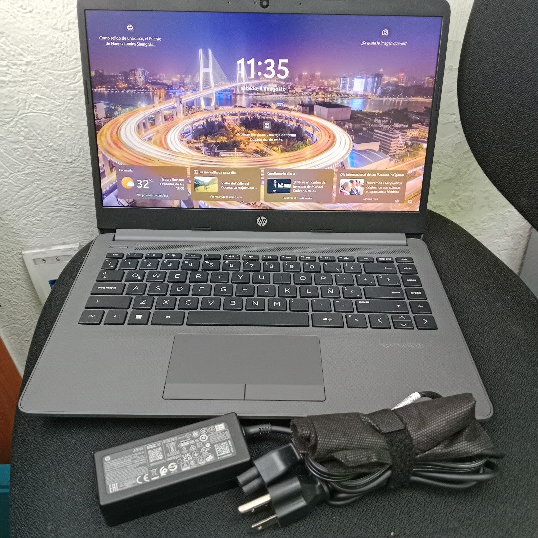 LAPTOP HP 245 G9 (2024) 512 GB SSD 8 GB RAM (SEMINUEVO)