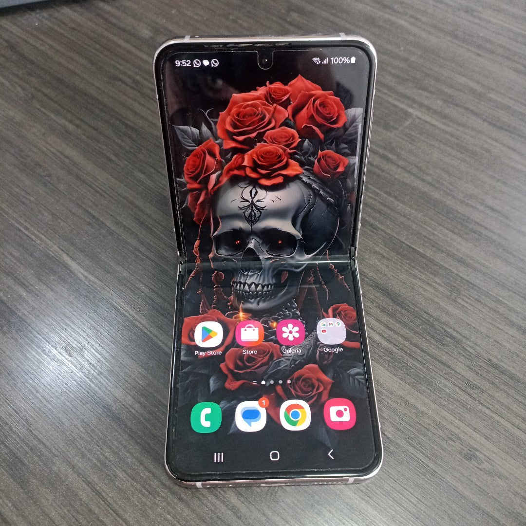 CELULAR SAMSUNG GALAXY Z FLIP 5 SM-F731B (2023) 256 GB 8 GB RAM (SEMINUEVO)