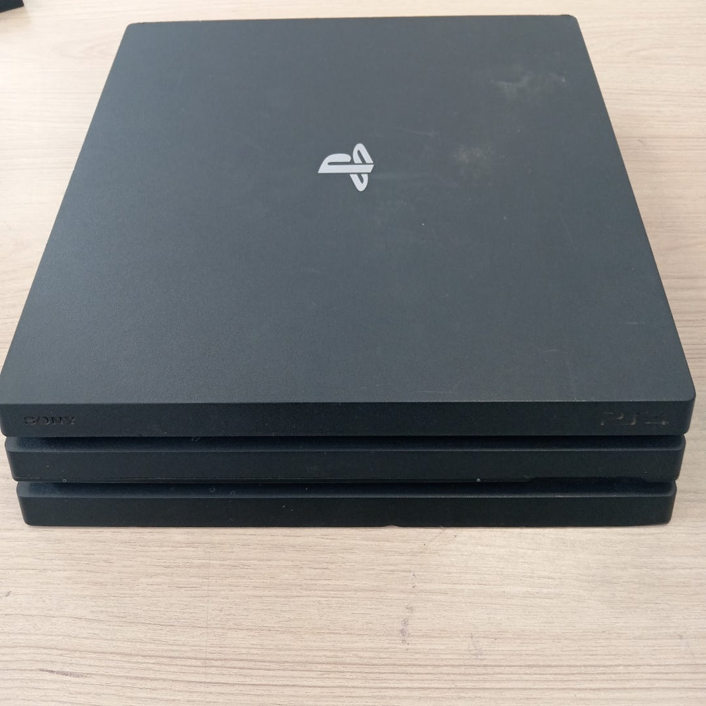 CONSOLA DE VIDEOJUEGO SONY PS4 PRO 1 TB (SEMINUEVO)