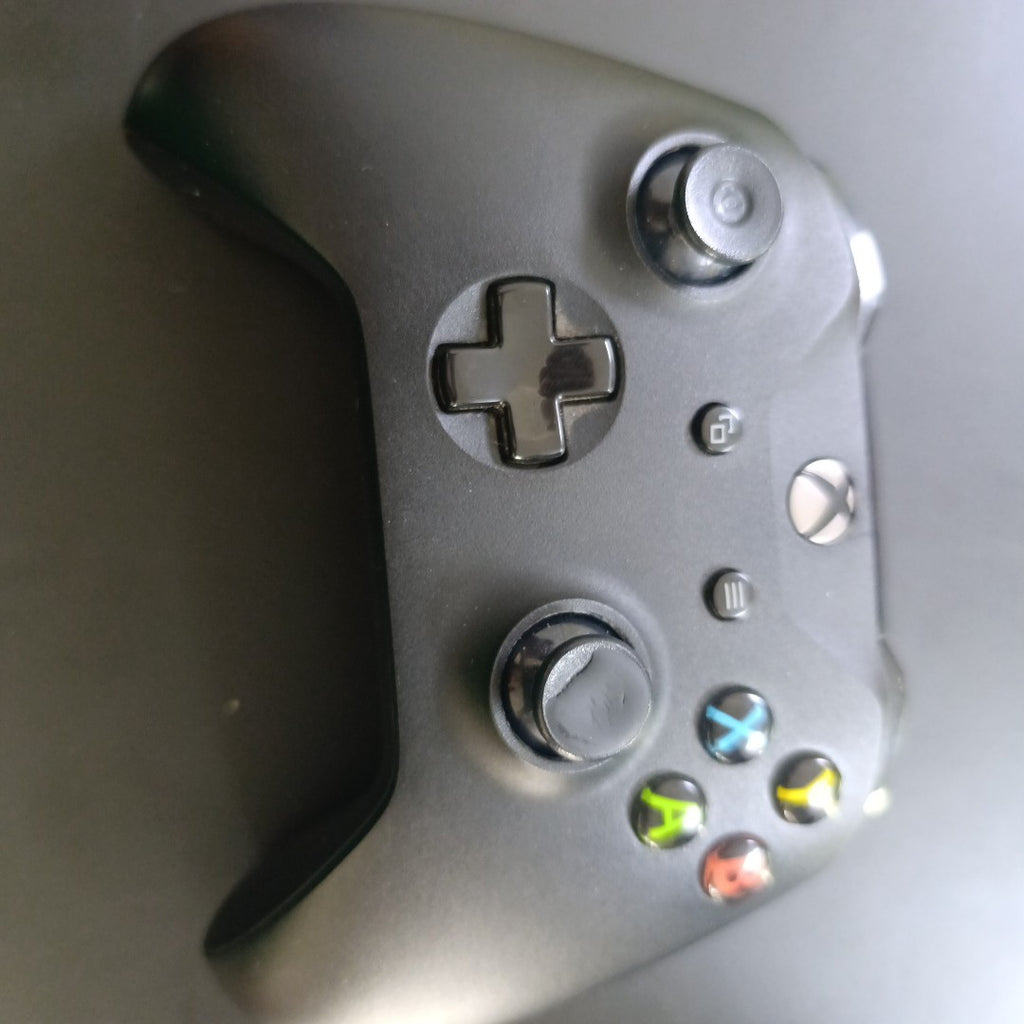 CONSOLA DE VIDEOJUEGO MICROSOFT XBOX ONE X 1 TB (SEMINUEVO)