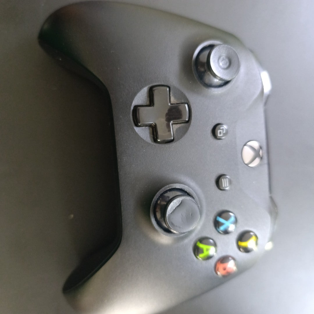 CONSOLA DE VIDEOJUEGO MICROSOFT XBOX ONE X 1 TB (SEMINUEVO)