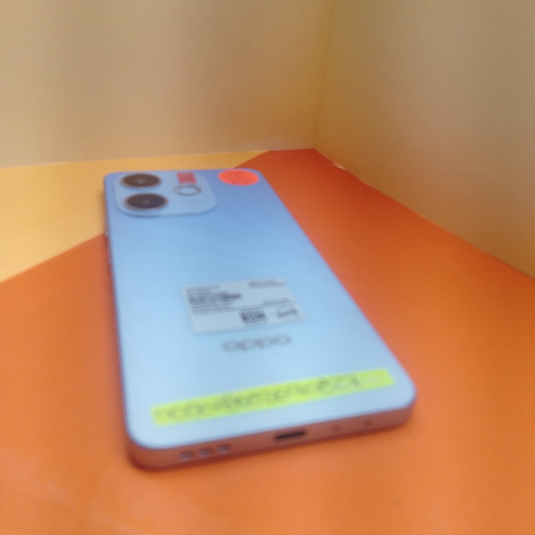 CELULAR OPPO  A5 PRO CPH2711 (2025) 256 GB 8 GB RAM (SEMINUEVO)