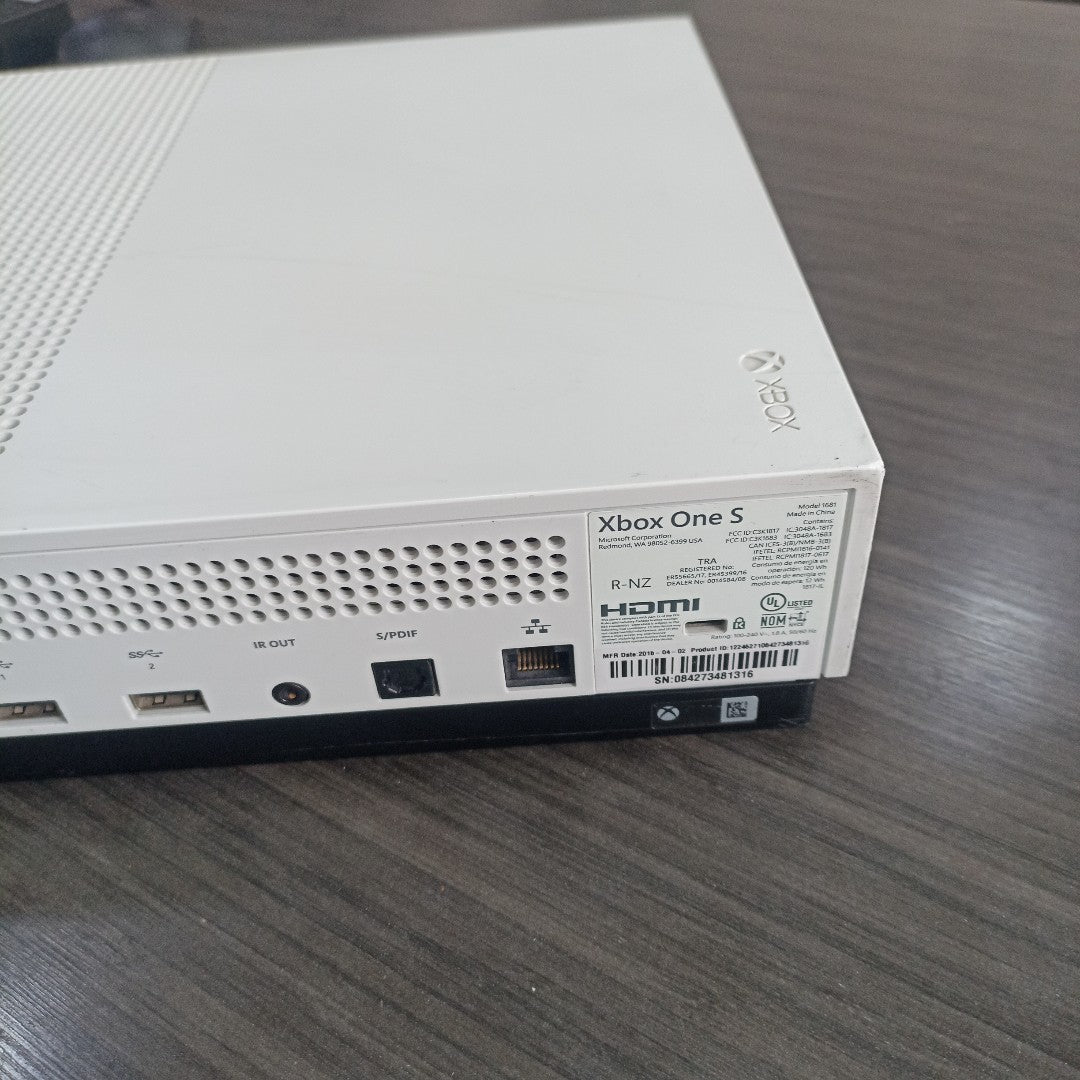 CONSOLA DE VIDEOJUEGO MICROSOFT XBOX ONE S 1 TB (SEMINUEVO)