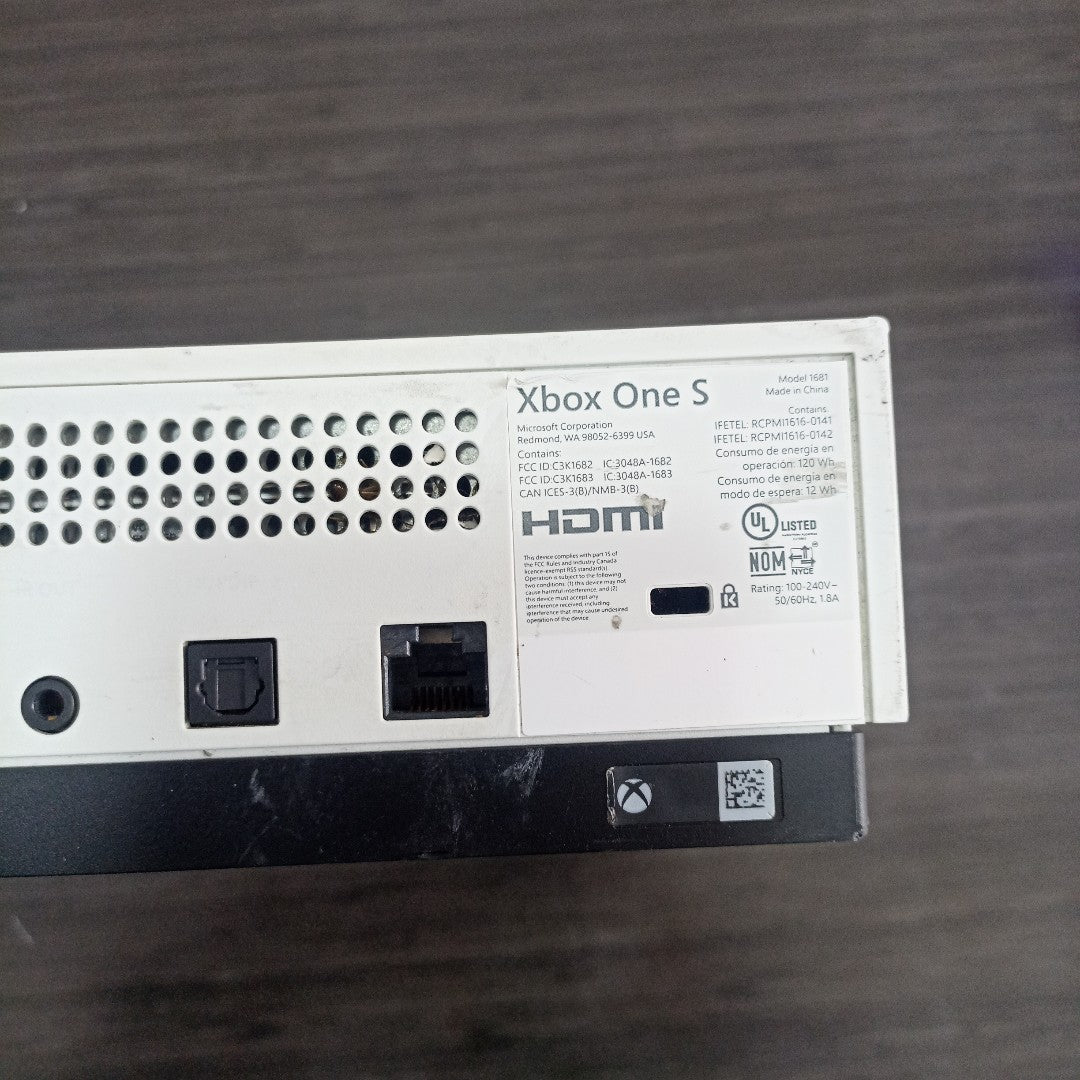 CONSOLA DE VIDEOJUEGO MICROSOFT XBOX ONE S 1 TB (SEMINUEVO)