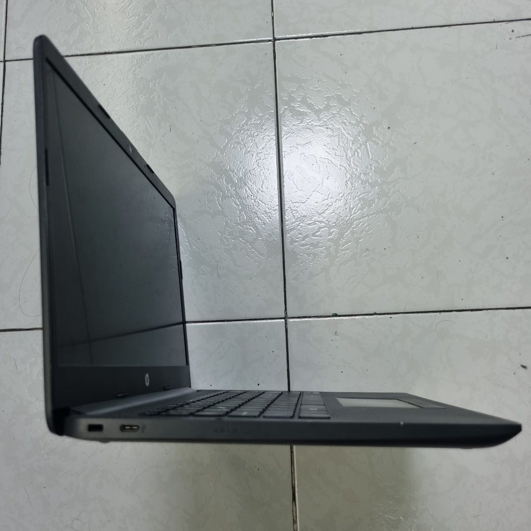 LAPTOP HP 245 G8 (2022) 1 TB 8 GB RAM (SEMINUEVO)