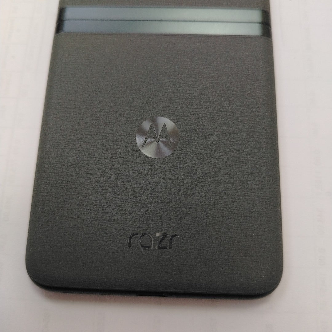 CELULAR MOTOROLA RAZR 40 XT2323-1 (2023) 256 GB 8 GB RAM (SEMINUEVO)