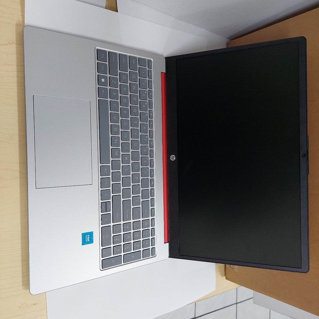 LAPTOP HP 15-FD0083WM (2024) 128 GB SSD 4 GB RAM (SEMINUEVO)