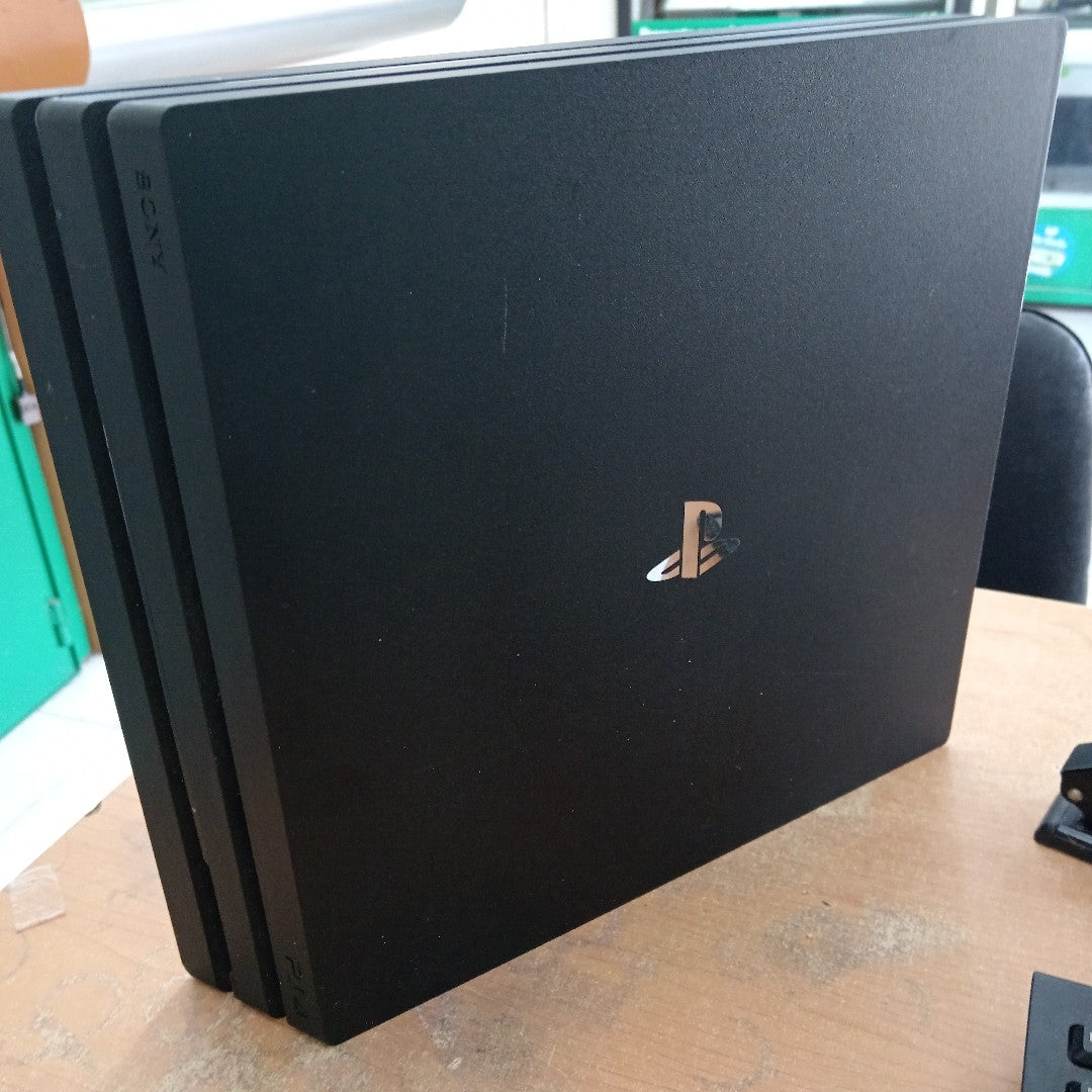 CONSOLA DE VIDEOJUEGO SONY PS4 PRO 1 TB (SEMINUEVO)