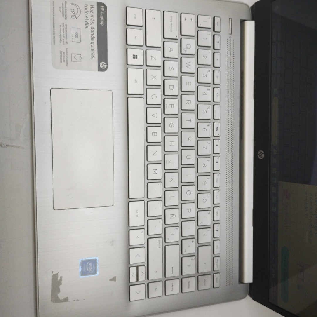 LAPTOP HP 14-DQ0527LA (2023) 256 GB SSD 8 GB RAM (SEMINUEVO)