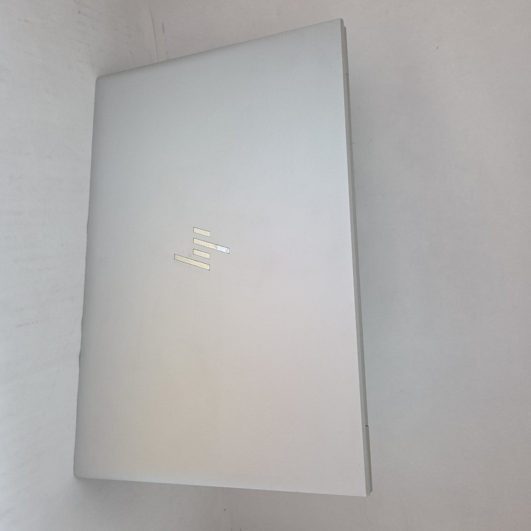 LAPTOP HP ELITEBOOK 840 G8 (2022) 256 GB SSD 8 GB RAM (SEMINUEVO)