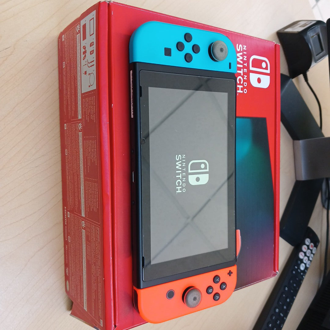 CONSOLA DE VIDEOJUEGO NINTENDO SWITCH 1.1 32 GB (SEMINUEVO)
