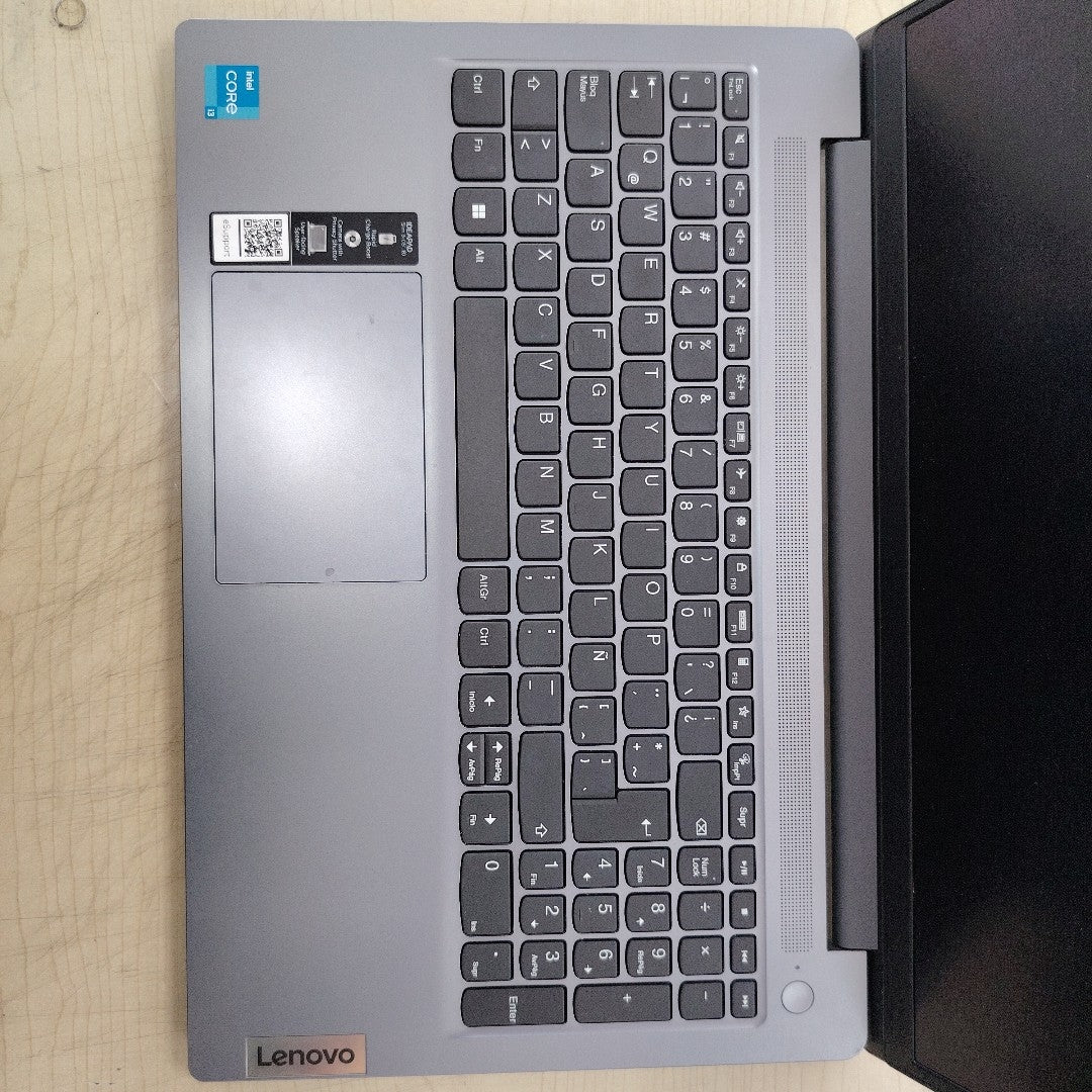 LAPTOP LENOVO IDEAPAD SLIM 3 15IRU8 (2023) 512 GB SSD 8 GB RAM (SEMINUEVO)