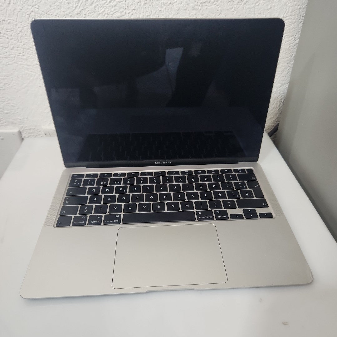 LAPTOP APPLE MACBOOK AIR 13" 2020 1.1 A2179 256 GB SSD 8 GB RAM (SEMINUEVO)