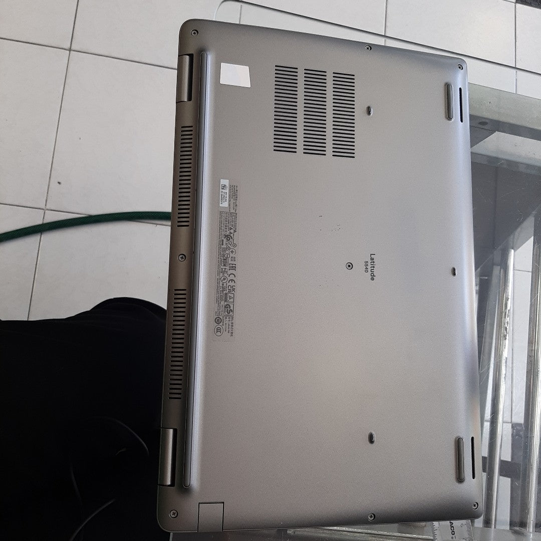 LAPTOP DELL LATITUDE 5540 (2023) 1 TB SSD 16 GB RAM (SEMINUEVO)