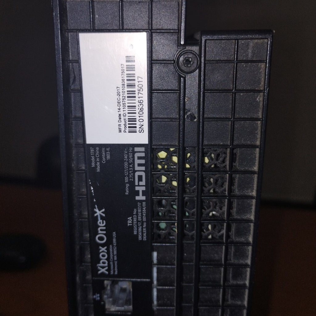 CONSOLA DE VIDEOJUEGO MICROSOFT XBOX ONE X 1 TB (SEMINUEVO)