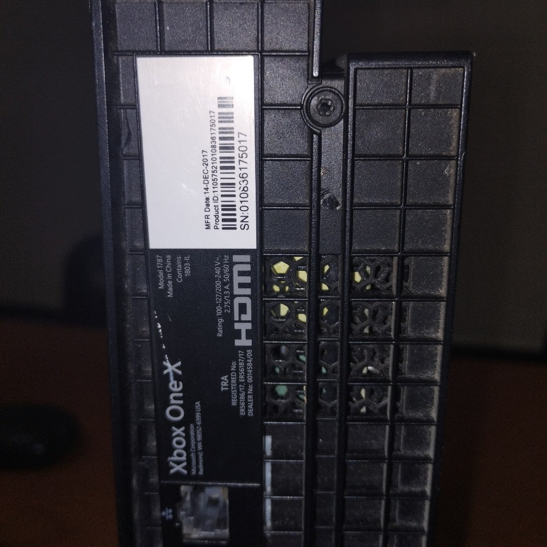 CONSOLA DE VIDEOJUEGO MICROSOFT XBOX ONE X 1 TB (SEMINUEVO)