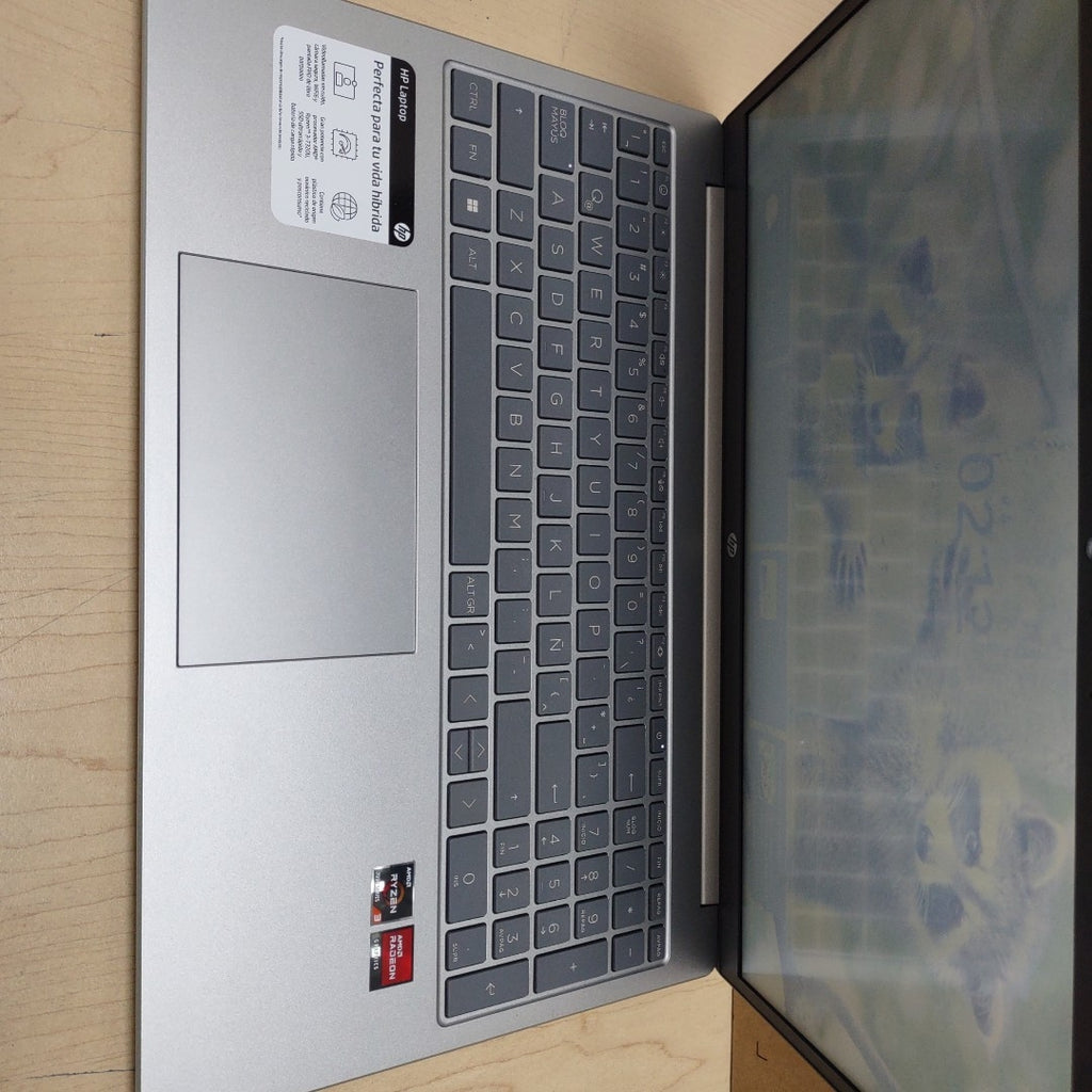 LAPTOP HP 15-FC0043LA (2024) 512 GB SSD 8 GB RAM (SEMINUEVO)