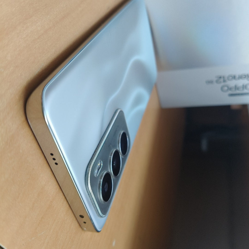 CELULAR OPPO   RENO12 5G CPH2625 (2024) 512 GB 12 GB RAM (SEMINUEVO)