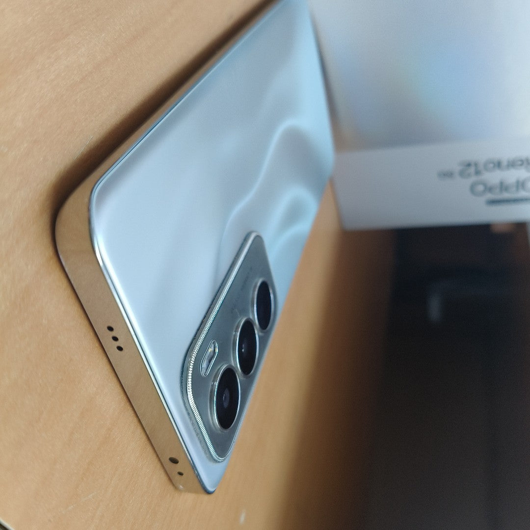 CELULAR OPPO   RENO12 5G CPH2625 (2024) 512 GB 12 GB RAM (SEMINUEVO)