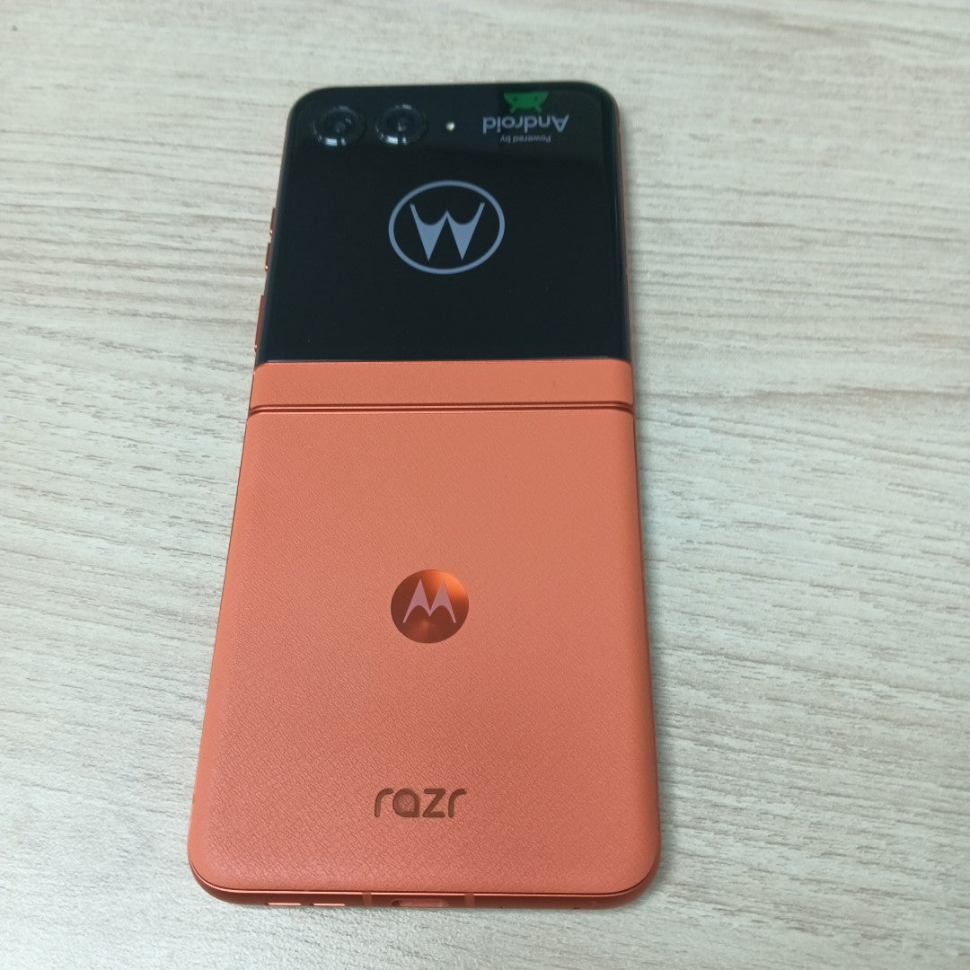 CELULAR MOTOROLA RAZR 50 5G XT2453-1 512 GB 12 GB RAM (SEMINUEVO)