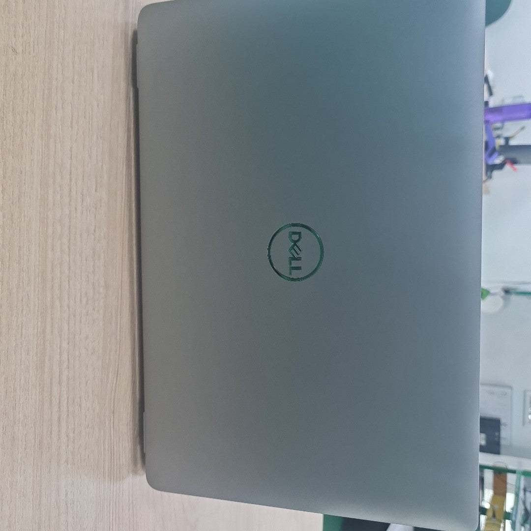 LAPTOP DELL LATITUDE 5450 (2024) 512 GB SSD 16 GB RAM (SEMINUEVO)