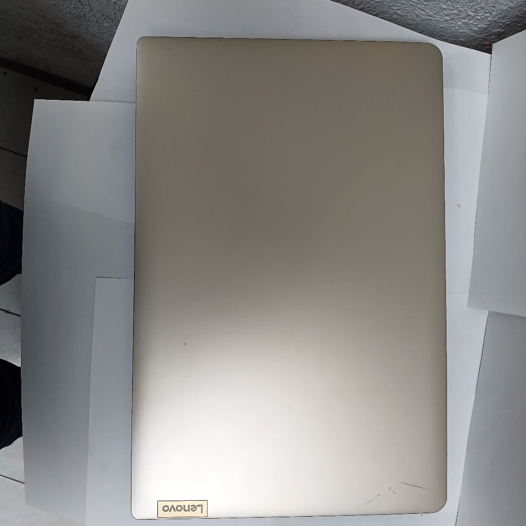 LAPTOP LENOVO IDEAPAD 1 15AMN7 (2023) 256 GB HDD 8 GB RAM (SEMINUEVO)