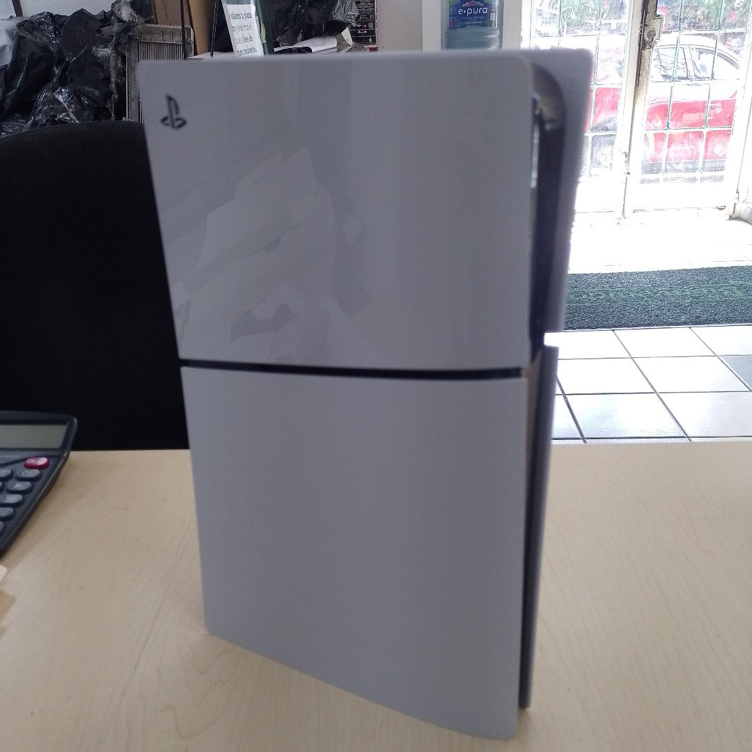 CONSOLA DE VIDEOJUEGO SONY PS5 825 SSD (SEMINUEVO)