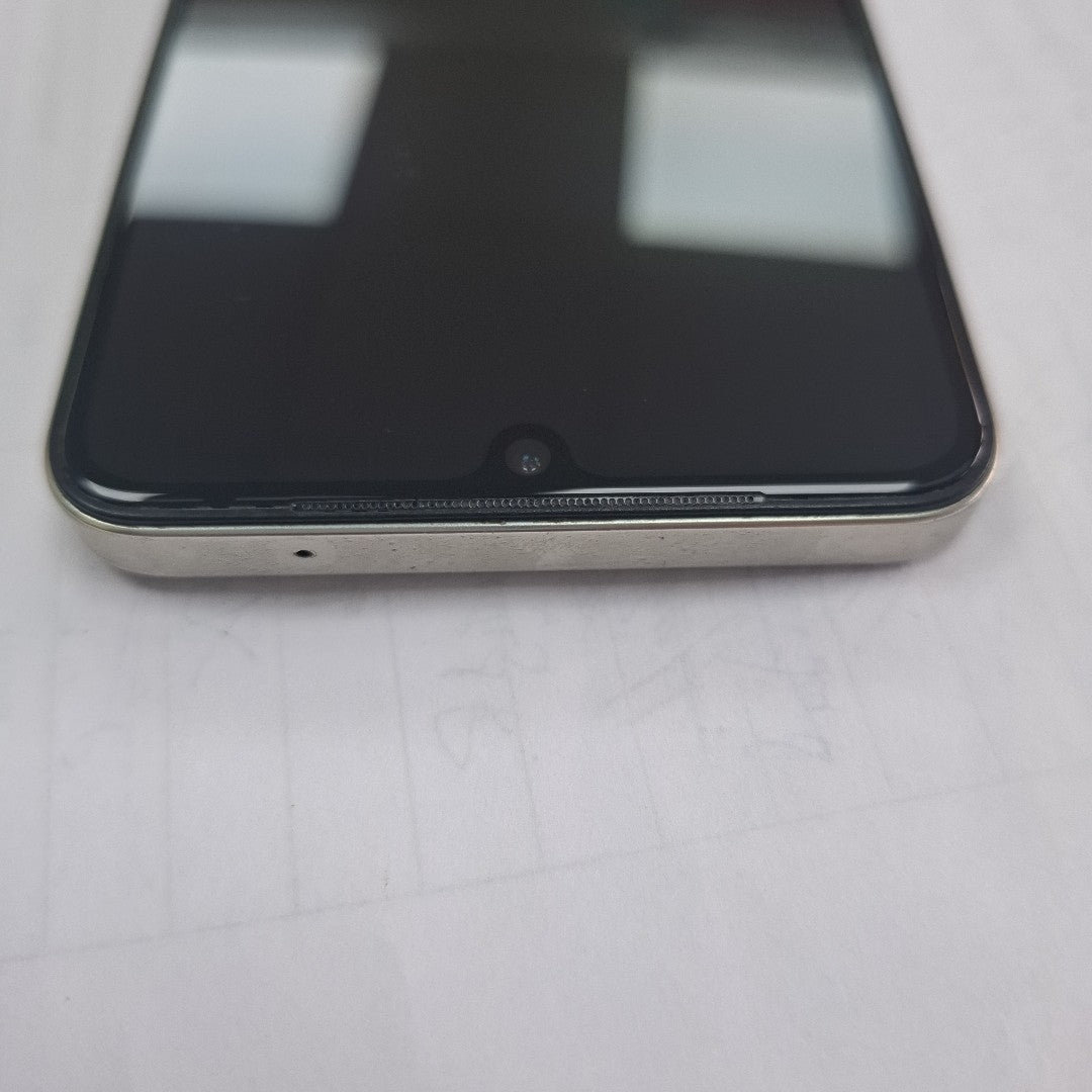 CELULAR VIVO V25 V2202 128 GB 8 GB RAM (SEMINUEVO)