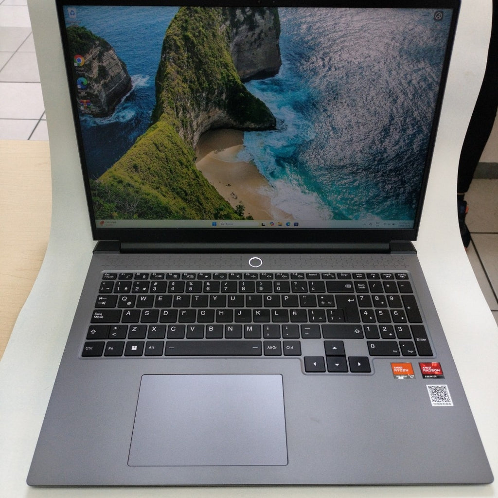 LAPTOP MACHENIKE L16A 512 GB SSD 16 GB RAM (SEMINUEVO)