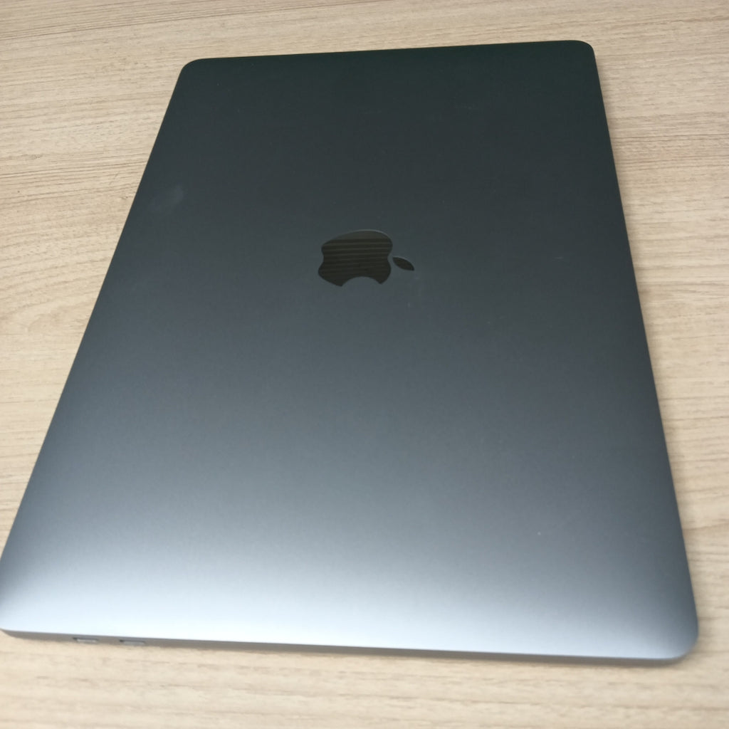 LAPTOP APPLE MACBOOK PRO 13" 2022 3.49 A2338 256 GB SSD 8 GB RAM (SEMINUEVO)