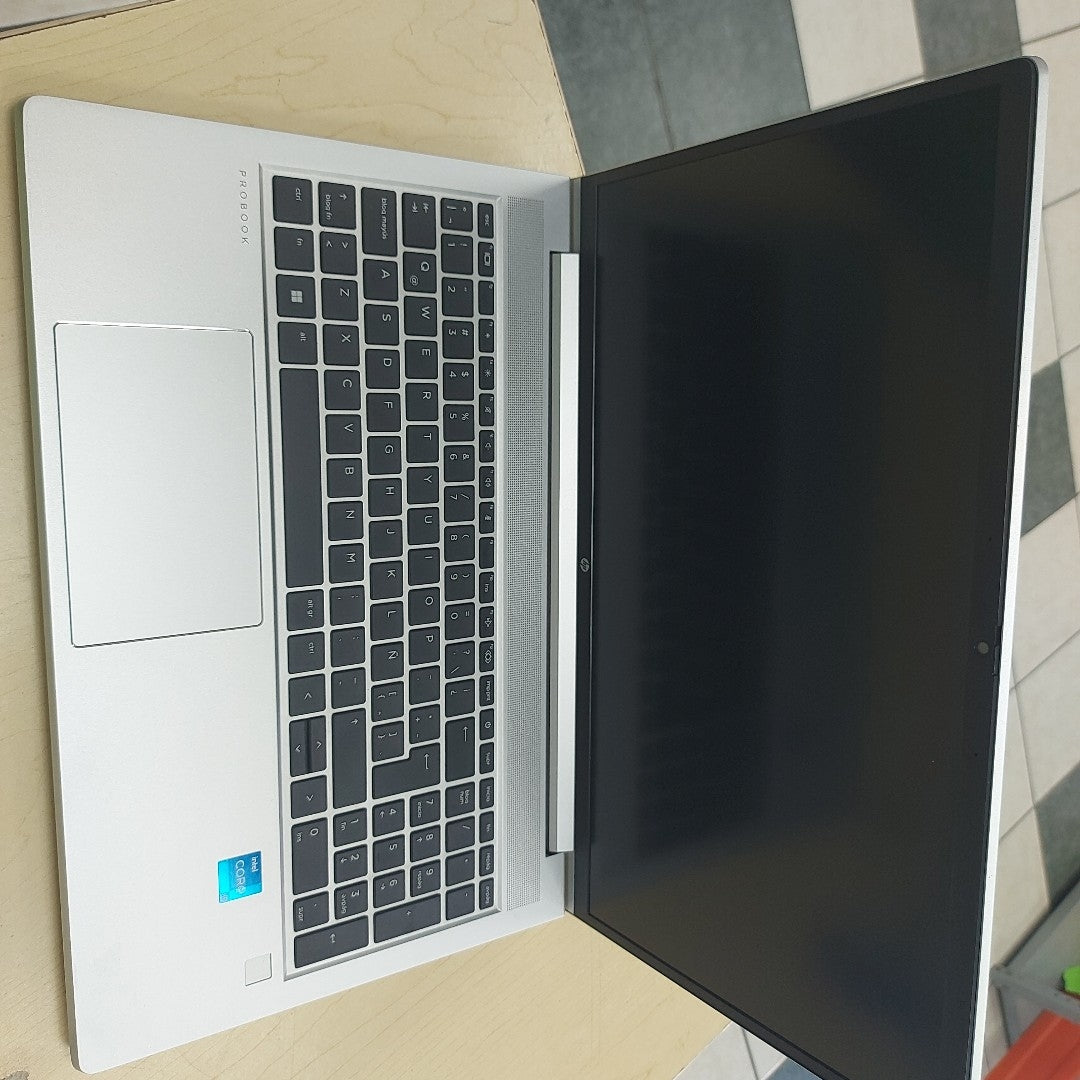 LAPTOP HP PROBOOK 450 G10 (2024)  512 GB SSD 16 GB RAM (SEMINUEVO)