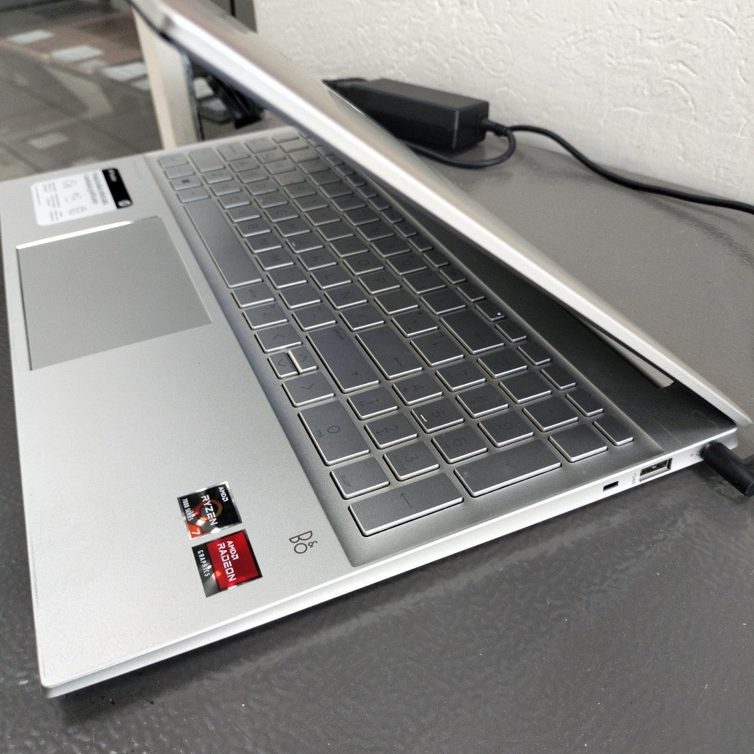 LAPTOP HP PAVILION 15-EH3000LA (2023) 512 GB SSD 16 GB RAM (SEMINUEVO)
