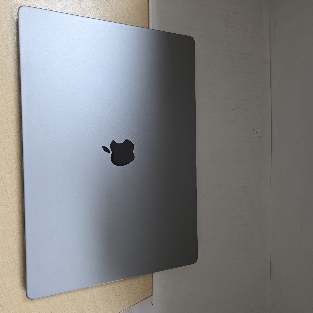 LAPTOP APPLE MACBOOK PRO 16" 2021 3.2 A2485 (10 CPU / 16 GPU) 512 GB SSD 16 GB RAM (SEMINUEVO)