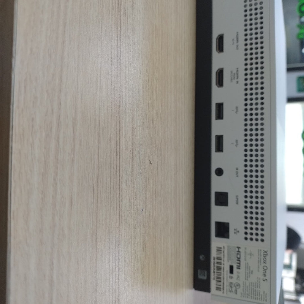 CONSOLA DE VIDEOJUEGO MICROSOFT XBOX ONE S 1 TB (SEMINUEVO)