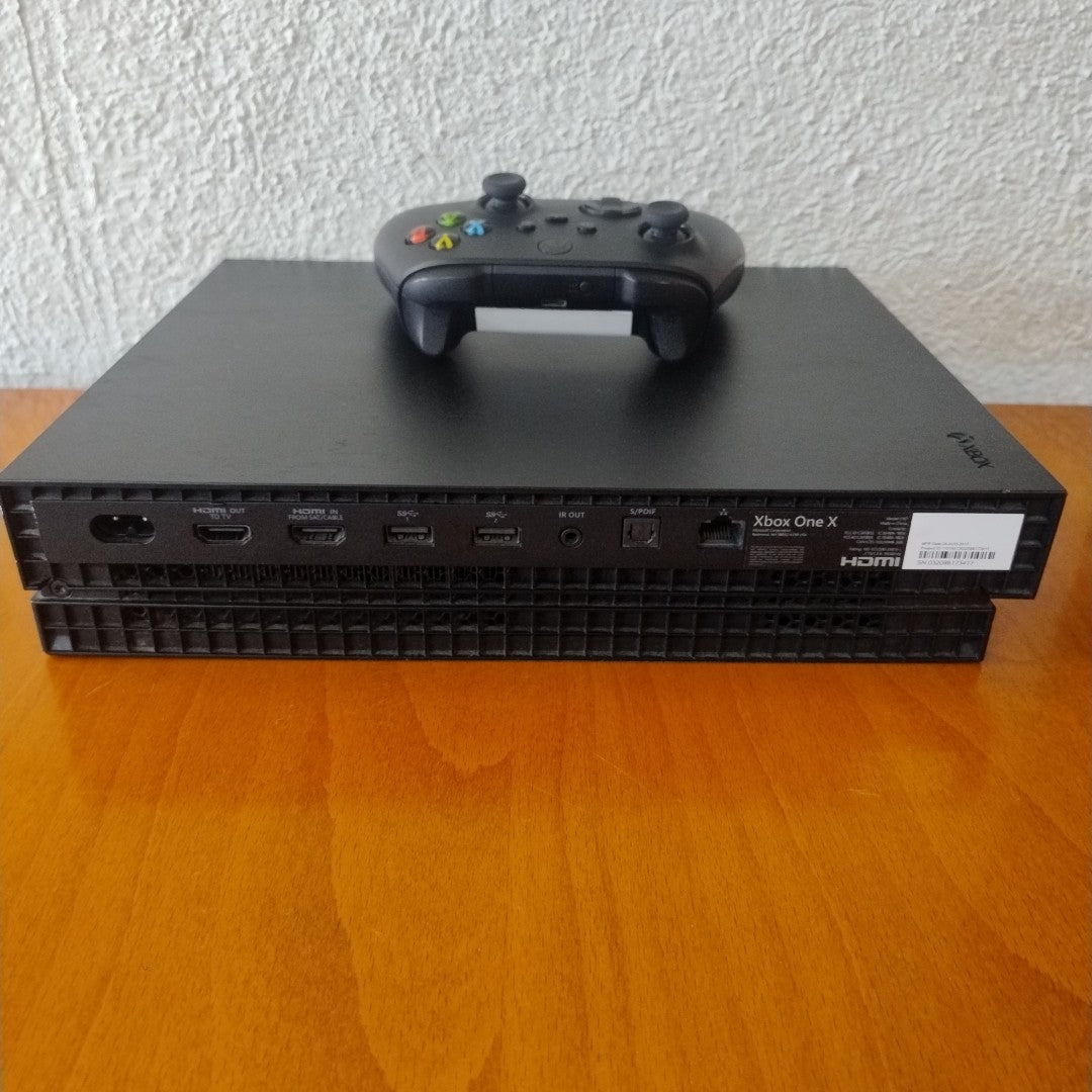 CONSOLA DE VIDEOJUEGO MICROSOFT XBOX ONE X 1 TB (SEMINUEVO)