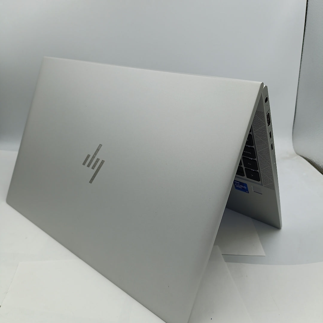 LAPTOP HP ELITEBOOK 840 G8 (2023) 256 GB SSD 16 GB RAM (SEMINUEVO)