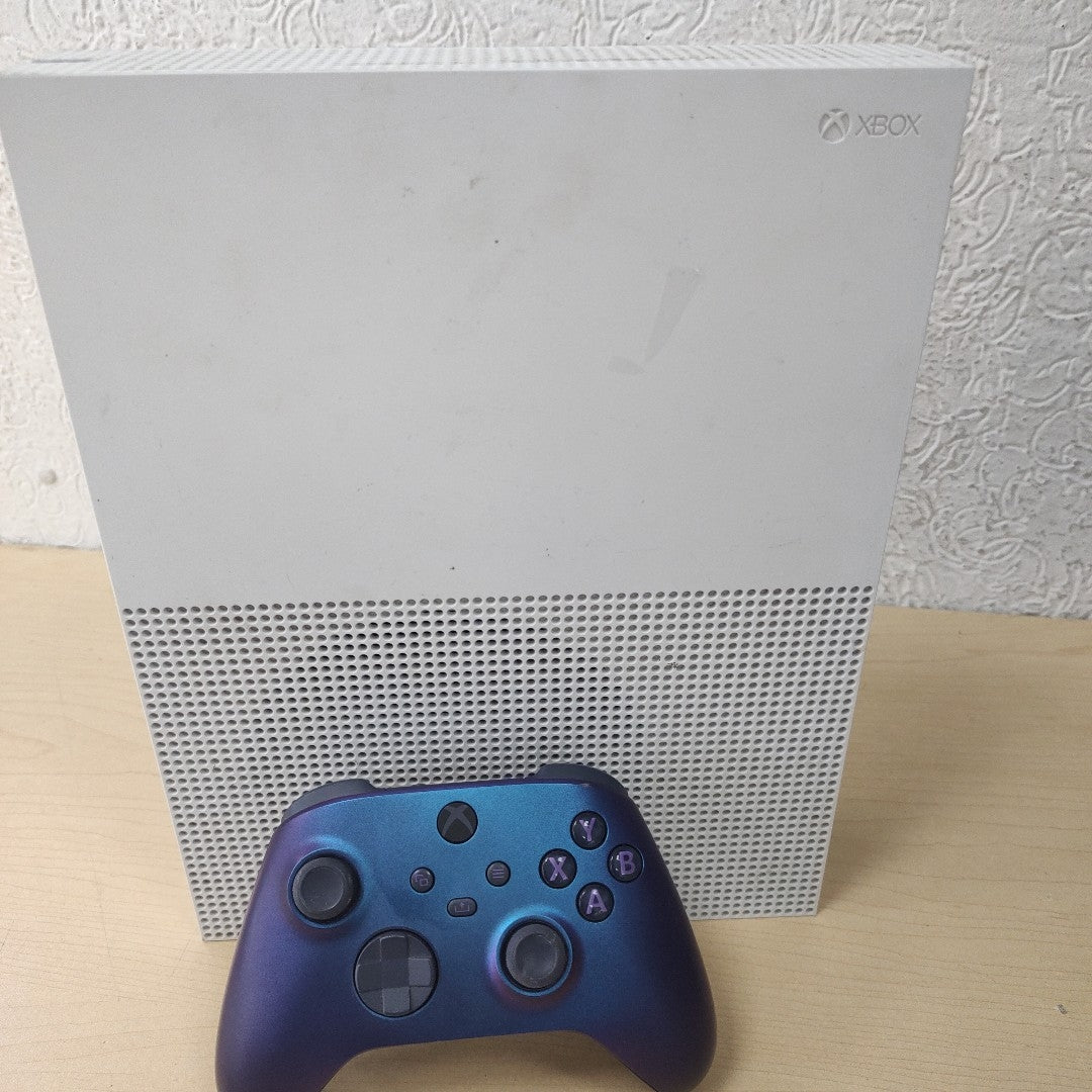 CONSOLA DE VIDEOJUEGO MICROSOFT XBOX ONE S 1 TB (SEMINUEVO)
