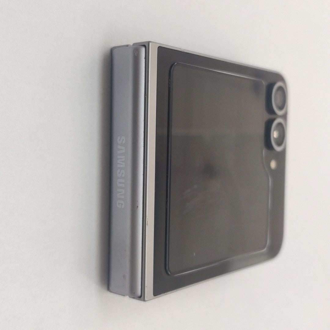 CELULAR SAMSUNG GALAXY Z FLIP6 SM-F741B (2024) 512 GB 12 GB RAM (SEMINUEVO)