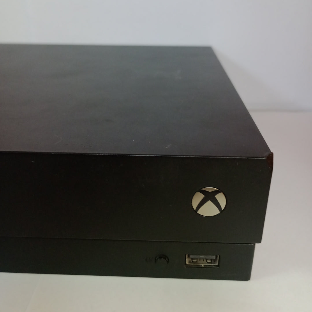 CONSOLA DE VIDEOJUEGO MICROSOFT XBOX ONE X 1 TB (SEMINUEVO)