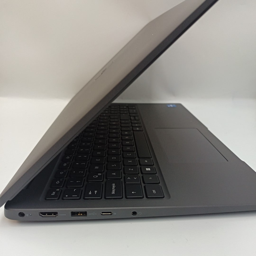 LAPTOP DELL LATITUDE 3540 (2024) 512 GB SSD 16 GB RAM (SEMINUEVO)