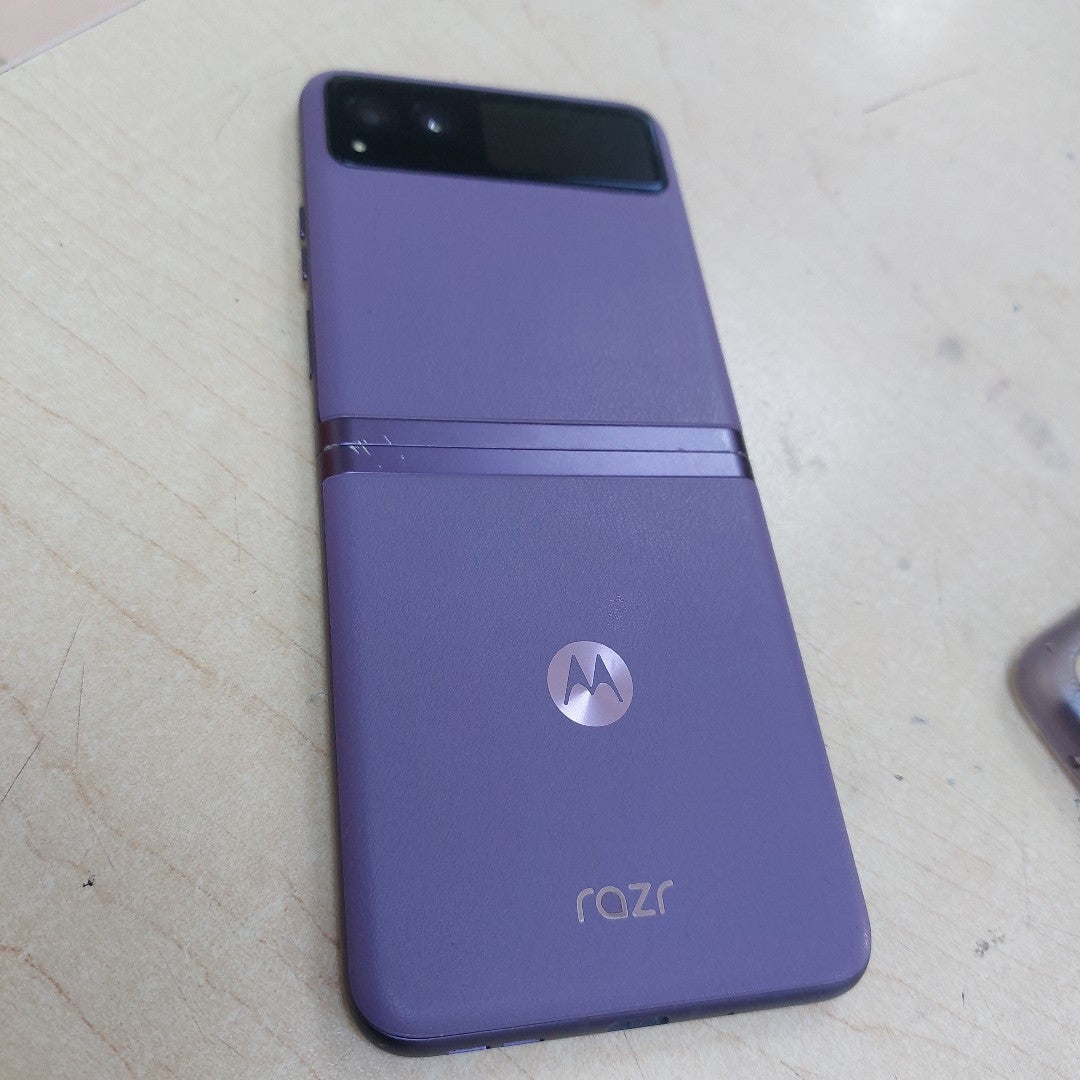 CELULAR MOTOROLA RAZR 40 XT2323-1 (2023) 256 GB 8 GB RAM (SEMINUEVO)