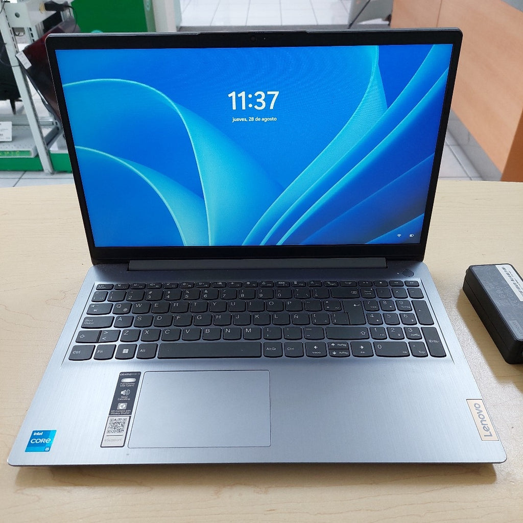 LAPTOP LENOVO IDEAPAD 3 15IAU7 (2022) 512 GB SSD 8 GB RAM (SEMINUEVO)
