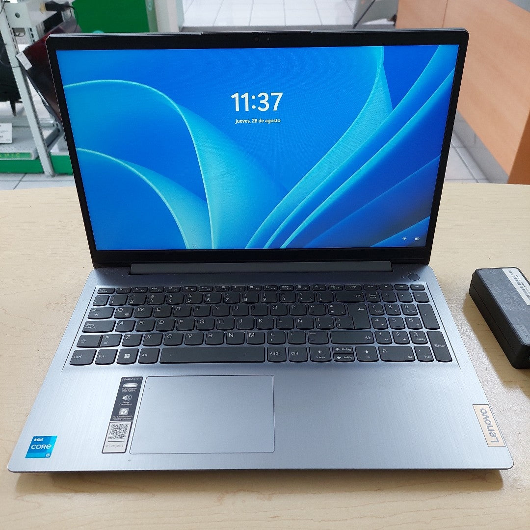 LAPTOP LENOVO IDEAPAD 3 15IAU7 (2022) 512 GB SSD 8 GB RAM (SEMINUEVO)
