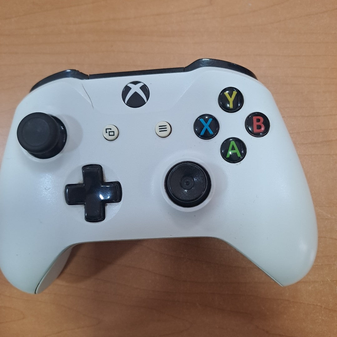 CONSOLA DE VIDEOJUEGO MICROSOFT XBOX ONE S 1 TB (SEMINUEVO)