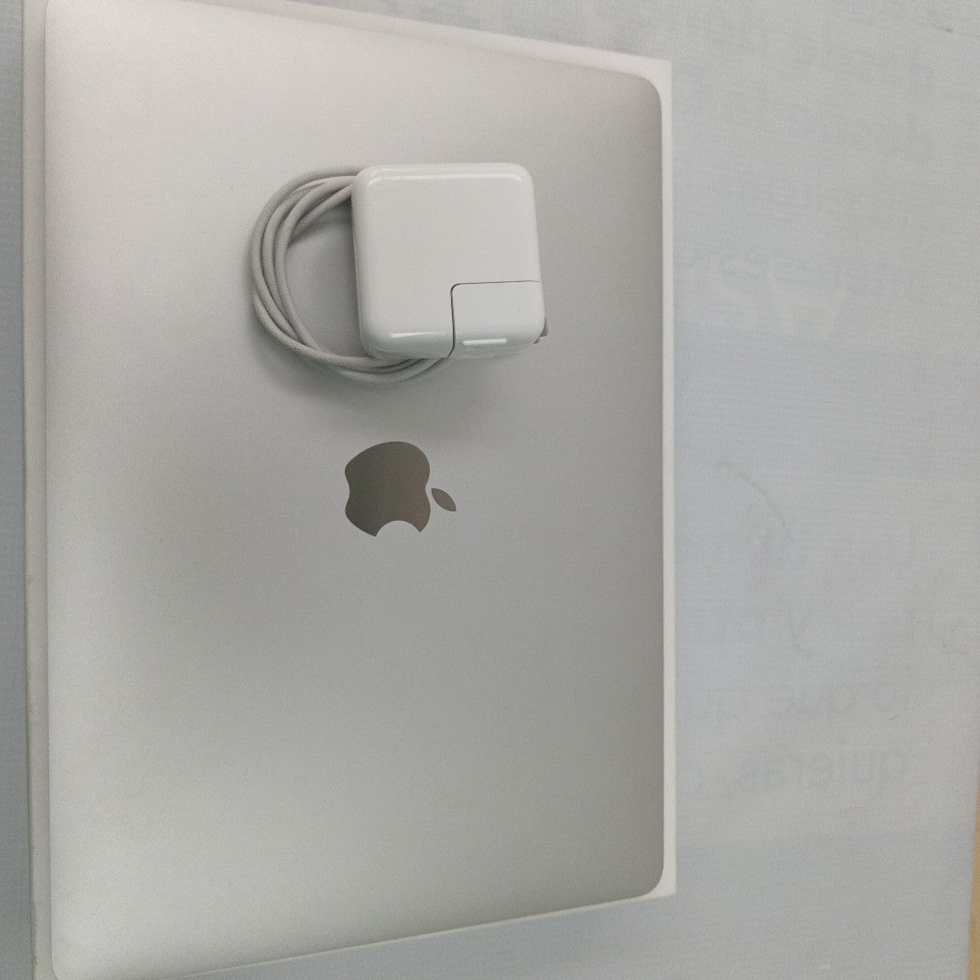 LAPTOP APPLE MACBOOK AIR 13" 2020 3.2 A2337 256 GB SSD 8 GB RAM (SEMINUEVO)