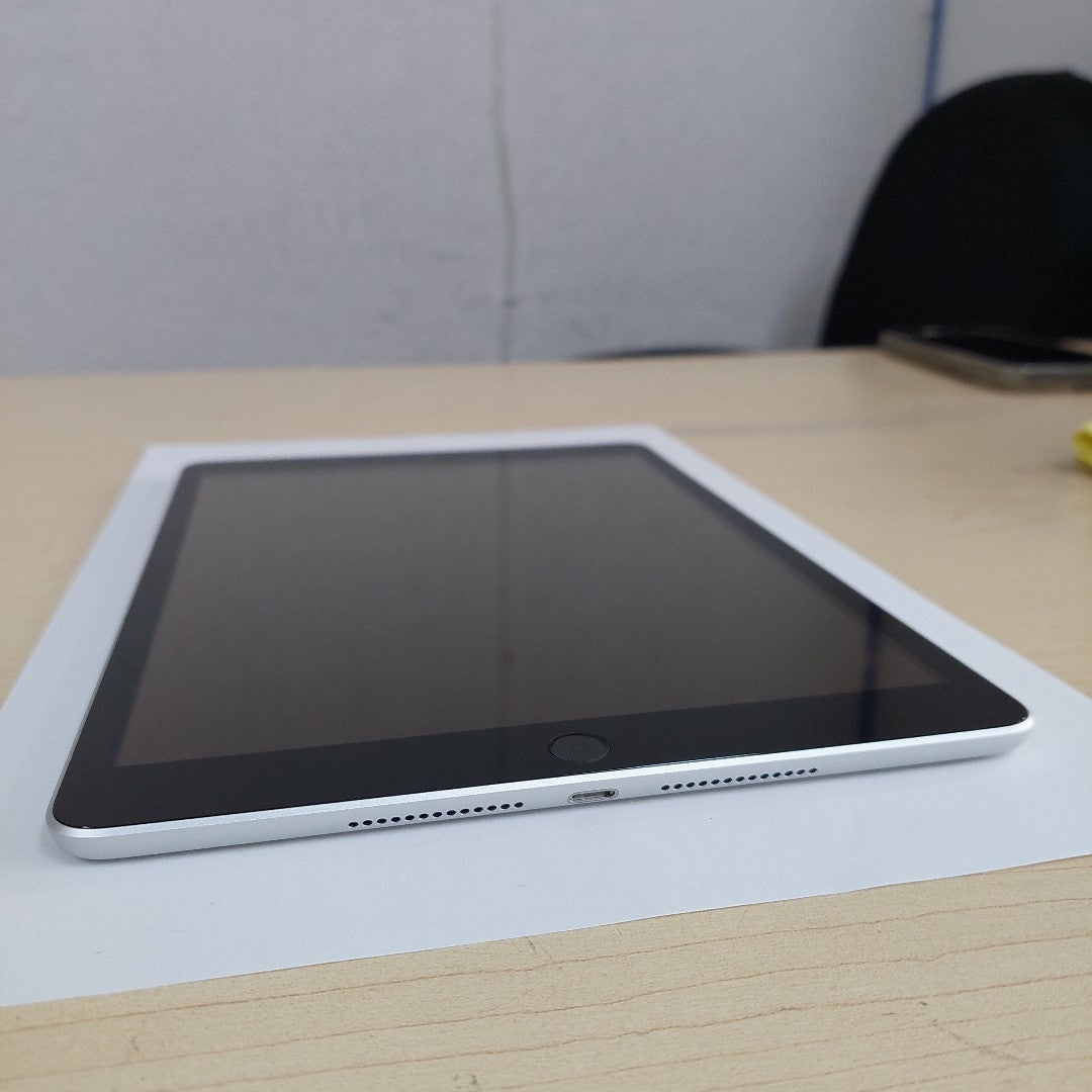 TABLETA APPLE IPAD 9 A2602 64 GB 3 GB RAM (SEMINUEVO)